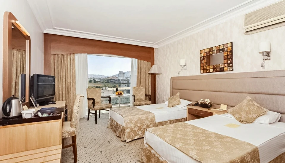 هتل ازمیر پالاس